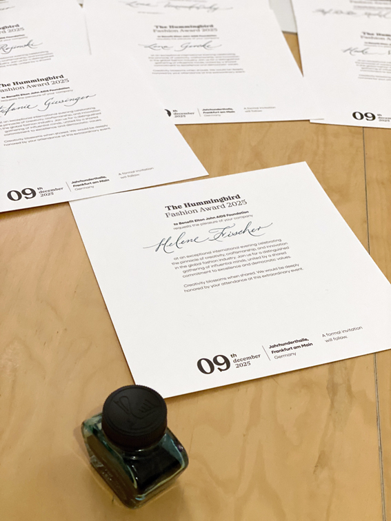 individuelle Personalisierung in Serie nach Kundenwunsch f&uuml;r Elton Johns Stiftung Humingbird. 